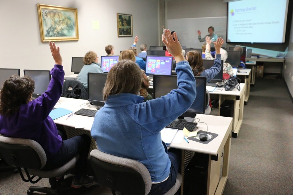 classroom, computer, technology-1189988.jpg